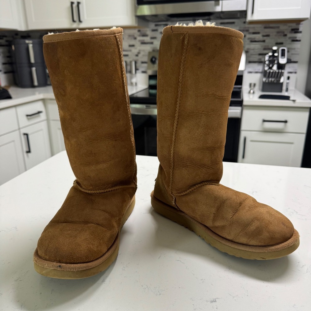 UGG Classic Tall Boots Womens 7 Chestnut Suede Shearling 5815